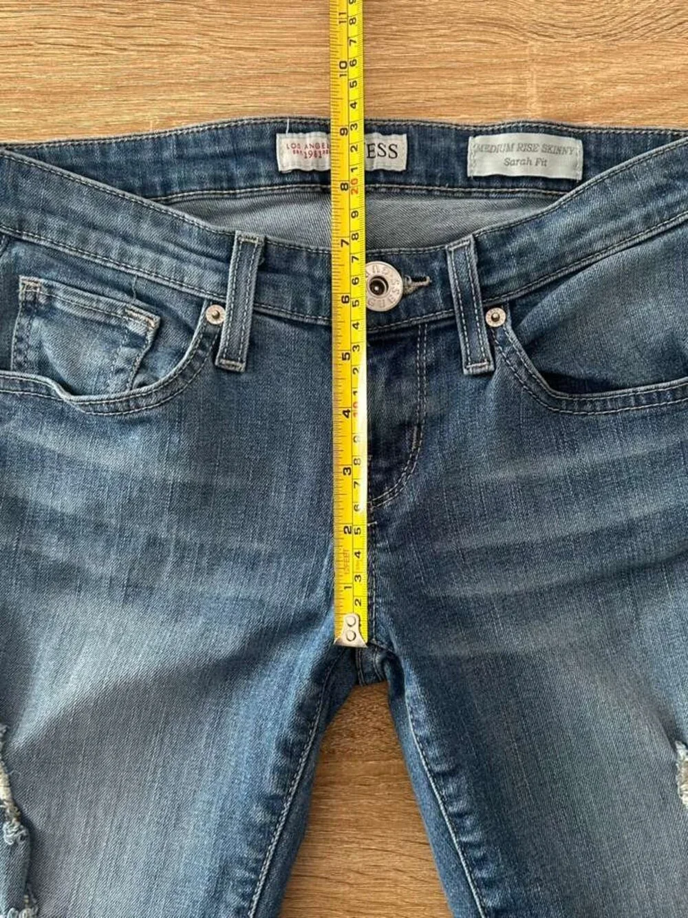 Guess Sarah Fit Skinny Jeans Size 26 Distressed Blue Stretch Denim - Picture 6 of 10